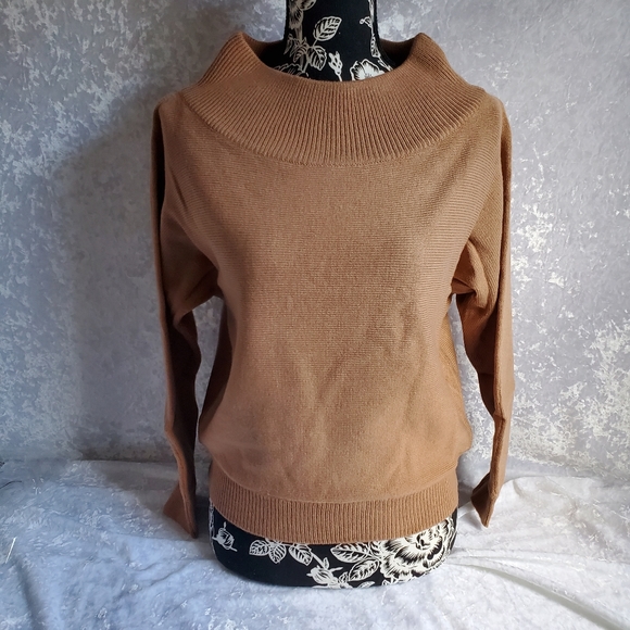 🍊NWT Sweater Top - Picture 2 of 3